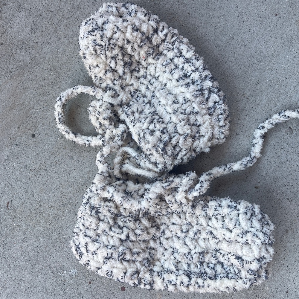 New handmade women’s  hand knit grey white crochet booties shoes boots tie Sz 6